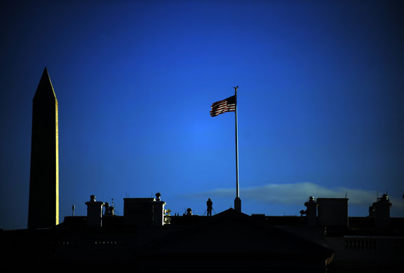 30 September 2009: Washington, US: A US Secrect Service agent on the roof of the White House
