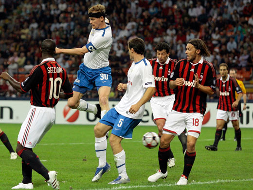 Wed Champions League: FC Zurich's Tihinen shoots and scores against AC Milan