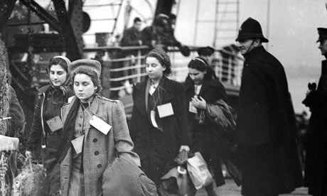 Second world war: Child refugees arrive at Harwich