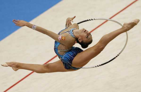 24sport: Evgenia Kanaeva of Russia performs