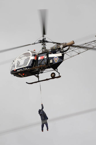 Flooding in Turkey: A resident is evacuated by a police helicopter 