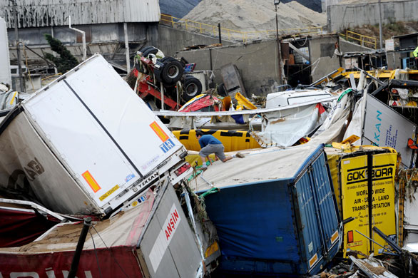 Flooding in Turkey: A man searches for victims of flooding during rescue operations in Istanbul
