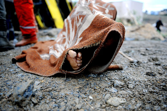 Flooding in Turkey: The body of a flood victim lies on the ground during rescue operations