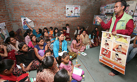 Health educator Jeevray Adhikari talks about TB to about 40 women and children in a slum in Kathmandu, Nepal