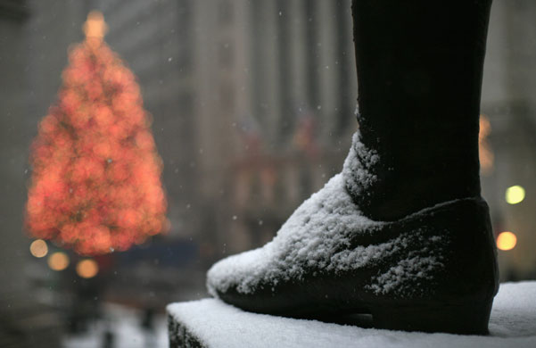 24 hours: Snow fall on statue of George Washington in Manhattan