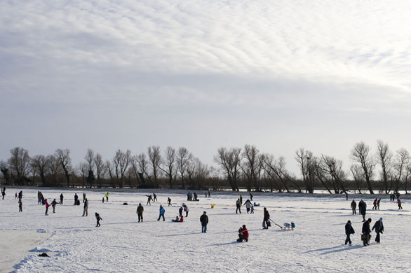 Fen skating: Plenty of people turned up for the occasion to have fun