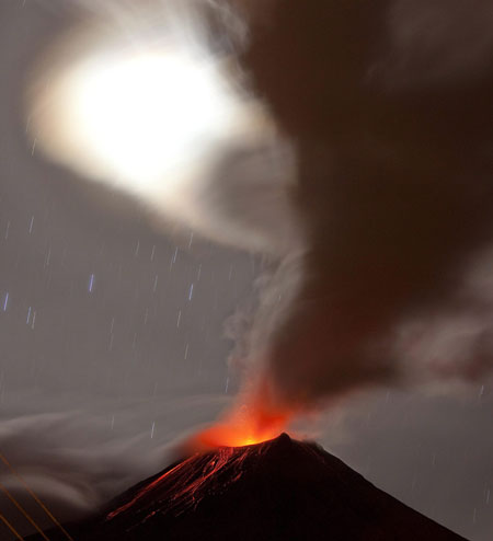 24 hours in pictures: TUNGURAHUA VOLCANO SPEWS LAVA