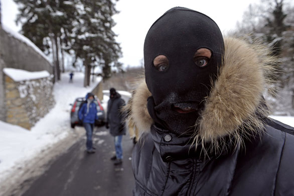 24 hours in pictures: ETA members arrested in France