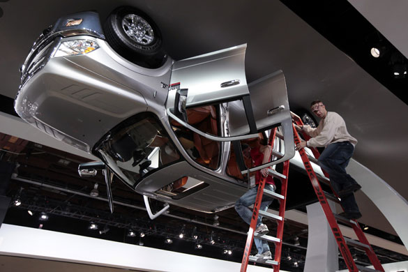 Detroit motor show: Auto show workers climb down ladders
