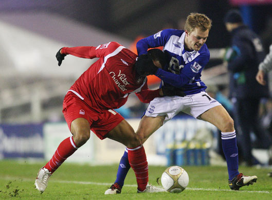 FA Cup 3rd Round: Birmingham's Sebastian Larsson holds off Forest's Garath McCleary 