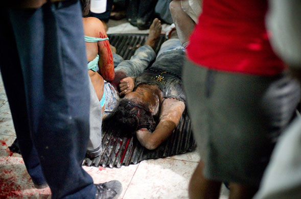 haiti update: Major Earthquake Hits Haiti Women wait on the floor at the emergency clinic