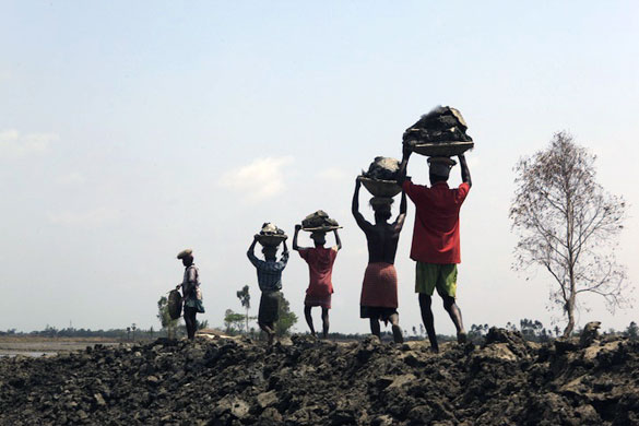 Sinking Sundarbans: Villagers desperately try to build higher and stronger dykes as a barrier