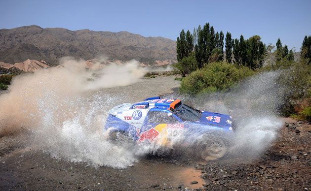 24sport: Nasser Al-Attiyah drives his Volkswagen during the 11th stage of Dakar 2010