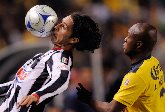 24sport: Monterrey's Aldo De Nigris and America's Aquivaldo Mosquer