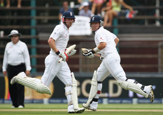 Sth Africa v Eng 4th Test: Ian Bell and Paul Collingwood add to the runs total