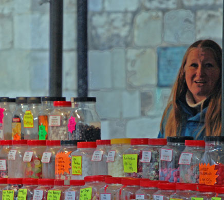 Leigh Bell's assignment: Leigh Bell participates in the street markets monthly assignment