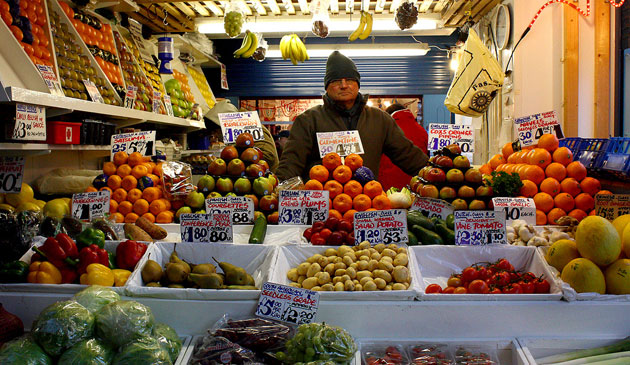 Maxinemoss's Markets: Maxinemoss participates in the street markets monthly assignment