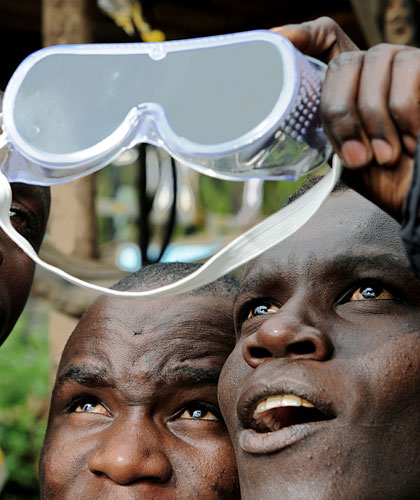 solar eclipse: Residents of Kibera share goggles as they look at the solar eclipse Kenya