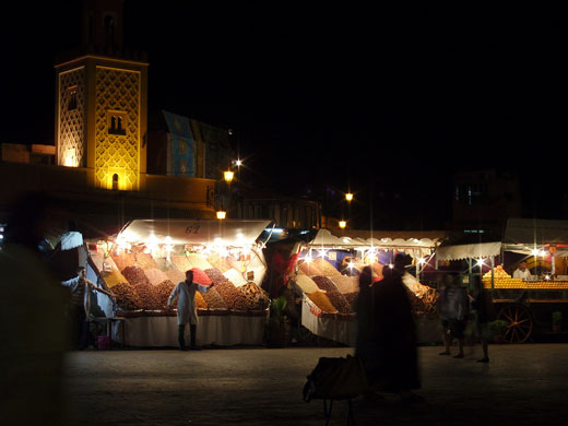 Bilalthephotokhan: Bilalthephotokhan participates in the street markets monthly assignment