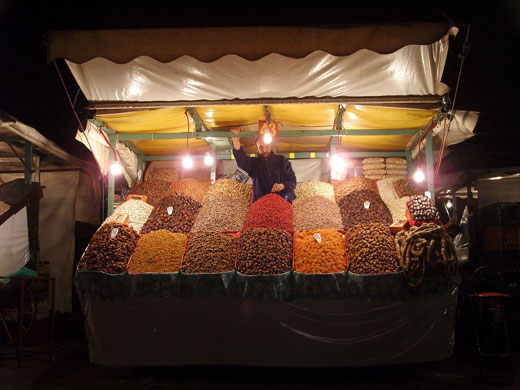 Bilalthephotokhan: Bilalthephotokhan participates in the street markets monthly assignment