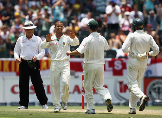 South Africa v England: Jean-Paul Duminy of South Africa celebrates