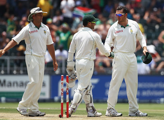 South Africa v England: Graeme Smith of South Africa celebrates with team-mates
