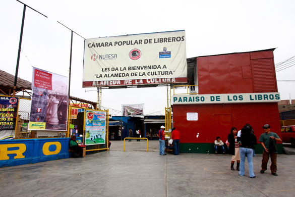 Peru books: Amazonas book market, Peru