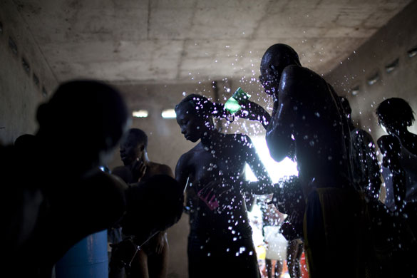 Lawless Haiti: People bathe with limited water in downtown Port-au-Prince 