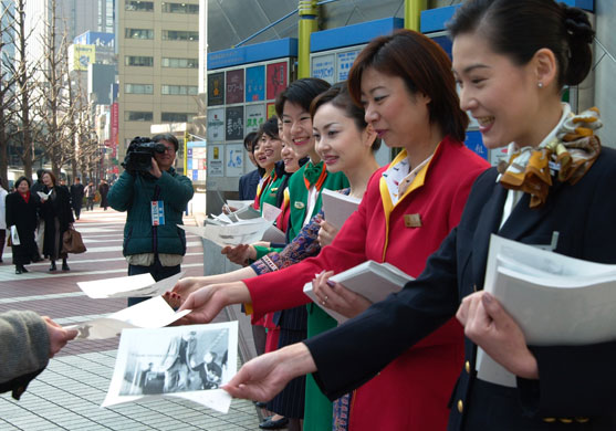Japan Airlines: February 2002: Flight attendants of Asian airlines distribute leaflets