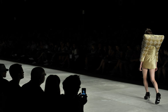 24 hours : Sao Paulo, Brazil: A model on the catwalk during Sao Paulo Fashion Week 