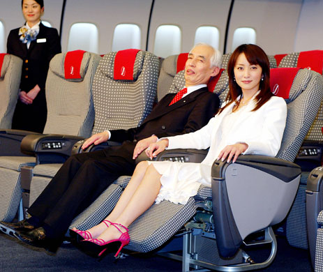 Japan Airlines: JAL President Isao Kaneko and Japanese actress Akiko Yada try new seats
