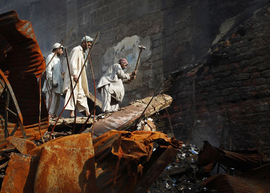 24 Hours: Men try to recover their belongings from shops destroyed in Karachi
