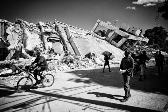 Emiliano Larizza in Haiti: Scenes from Port-au-Prince, Haiti, six days after the earthquake