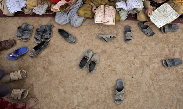 24 hours in pictures: Rawalpindi, Pakistan: Afghan refugee boys and girls 