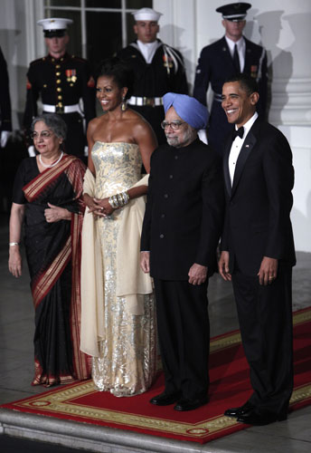 Michelle Obama: Barack and Michelle Obama welcome India's Prime Minister Manmohan Singh
