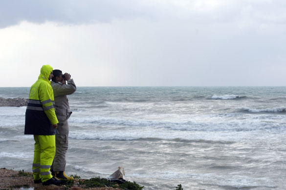 Plane crash in Beirut: Rescuers scan the sea