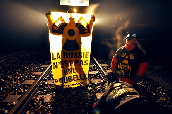 24 hours in pictures: Cherbourg, France: Greenpeace activists
