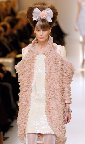Chanel S/S: Chanel Spring-Summer 2010 Haute Couture collection Paris Fashion Week