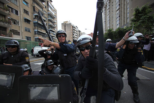 24 hours : Caracas, Venezuela: Riot police advance towards protesting students 