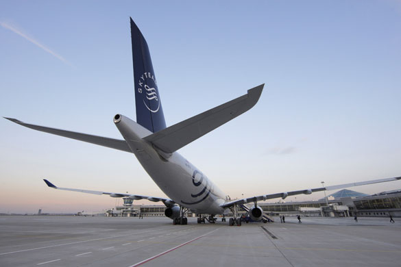 Week in business: Aeroflot's Sky Team À330-300 jet