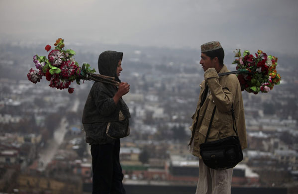 24 hours in pictures: Kabul, Afghanistan: Artificial flower vendors
