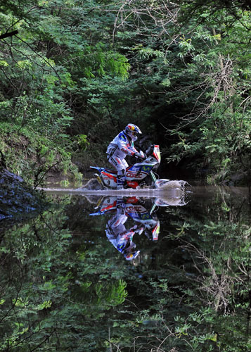 24 hours: Argentina: Chile's Francisco Lopez Contardo rides his Aprilia 