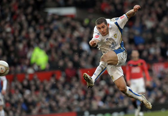 FA cup 3rd round: Leeds United's midfielder Bradley Johnson shoots at goal 