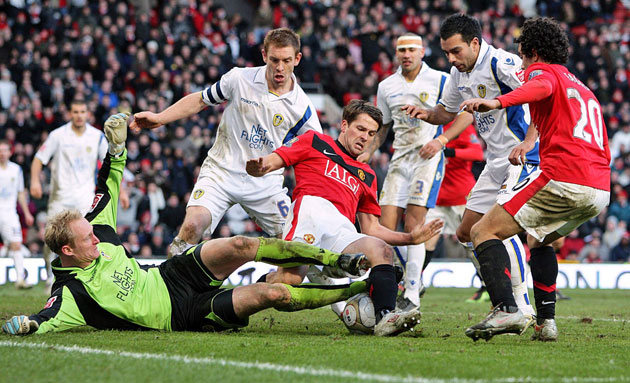 FA cup 3rd round: Leeds United goalkeeper Casper Ankergren vies to save the ball