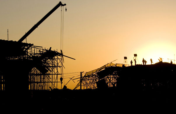 24 hours in pictures: Kunming, China: Rescuers search for survivors