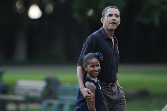 Obama in Hawaii: Barack Obama and his youngest daughter Sasha walk through the Honolulu zoo