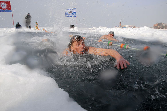 24 hours: winter swimming competition in Vladivostok
