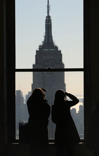 24 hours in pictures: New York, USA:  Visitors take in the view of the Empire State Building