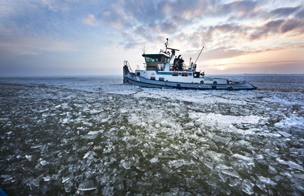 24 hours in pictures: Icebreakers on the IJsselmeer near Lemmer, The Netherlands