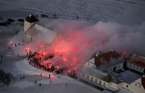Week in business: Hundreds of people gather to submit a petition in Iceland
